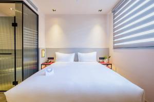 Ліжко або ліжка в номері PACE HOTEL Suzhou Guanqian Branch