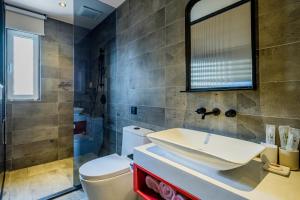 Ванна кімната в PACE HOTEL Suzhou Guanqian Branch