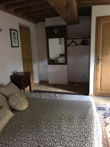 Postel nebo postele na pokoji v ubytování Le Dosne + 5 fotografií