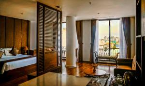 Katil atau katil-katil dalam bilik di Dong Duong Hotel & Suites - Afternoon Tea Inclusive - Very Central