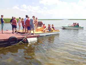 a group of people on a boat on the water at Gościniec nad Zalewem in Kąty Rybackie