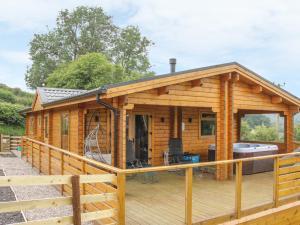 Gallery image of Manor Farm Lodges - Red Kite Lodge in Newtown