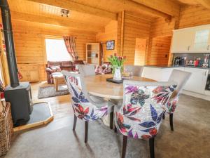 a kitchen and dining room with a table and chairs at Manor Farm Lodges - Red Kite Lodge in Newtown