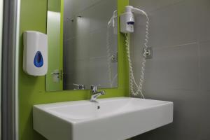 Koupelna v ubytování UBA Hostel
