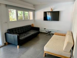 TV a/nebo společenská místnost v ubytování Atlanticvilla