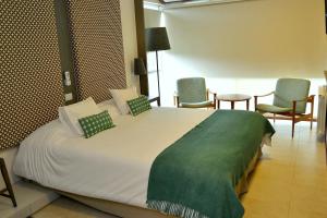 Una cama o camas en una habitación de Hotel ACA El Calafate