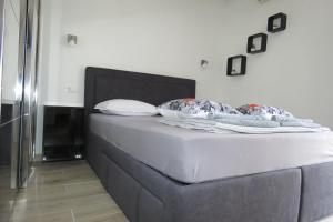 Postel nebo postele na pokoji v ubytování Lux Dalmatia I & R