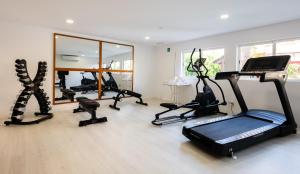 The fitness centre and/or fitness facilities at Globales Panamá - Adults Only