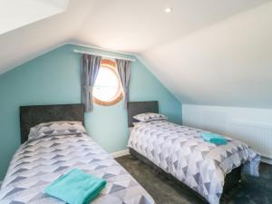 En eller flere senge i et værelse på Bramble Cottage