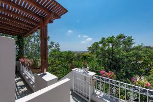 Balkon atau teras di Villa Bloom