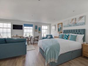 Кровать или кровати в номере 6 The Beaches