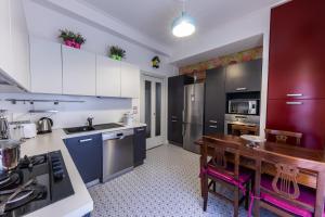 Kuchyňa alebo kuchynka v ubytovaní Downtown Bologna Apartment + 27 fotografií