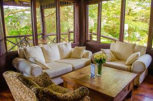 Predel za sedenje v nastanitvi Kianderi Villa-Great Rift Valley Resort