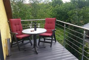 two chairs and a table on a balcony at Ferienanlage Klotz in Pleystein