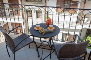 A balcony or terrace at Guesthouse Nefeli