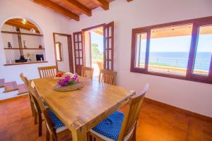 Dining area sa villa