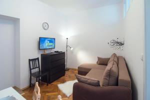 Televízia a/alebo spoločenská miestnosť v ubytovaní Modern Apartment Navrátilova II