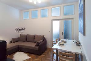 Posedenie v ubytovaní Modern Apartment Navrátilova II