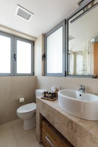 Ένα μπάνιο στο GB Athens View Luxury Suite
