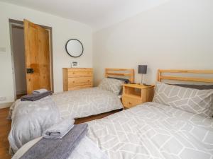 Ένα ή περισσότερα κρεβάτια σε δωμάτιο στο Well House Farm Flat 1