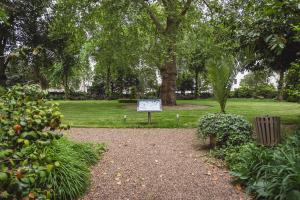 Jardín al aire libre en Hyde Park Residence