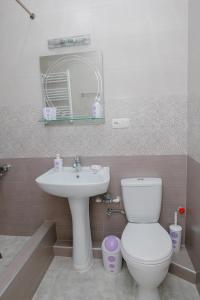 Ванна кімната в Keti&Tatia Sisters Apartment - near Old and Central Tbilisi