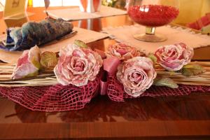 a table with a bunch of pink roses on it at Hotel Le Dune in Porto Pollo