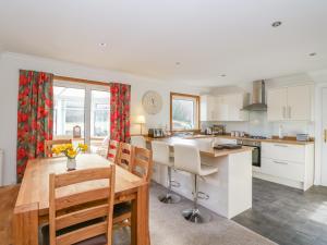 a kitchen and dining room with a table and chairs at Cromallt in Aberfeldy