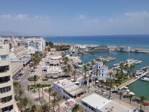 Apartamento Puerto Paraiso, Estepona, Spain - Booking.com