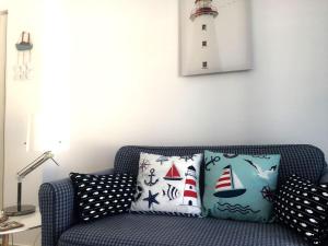 Posezení v ubytování Cozy & comfy Apt with Sea View in Chora Andros