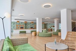 A seating area at HM Dunas Blancas