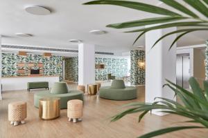A seating area at HM Dunas Blancas