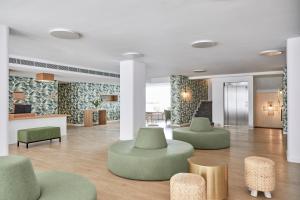 A seating area at HM Dunas Blancas