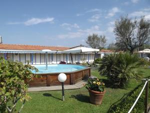 a house with a swimming pool in a yard at Bedrooms Venezia - camere e spiaggia in Marina di Carrara
