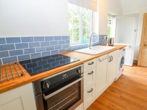 Η κουζίνα ή μικρή κουζίνα στο Well House Farm Flat 2 +13 φωτογραφίες