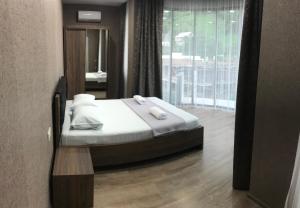 Voodi või voodid majutusasutuse Hotel FLEUR DE LIS toas