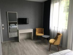 Televiisor ja/või meelelahutuskeskus majutusasutuses Hotel FLEUR DE LIS