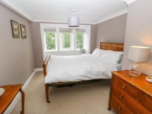 a bedroom with a bed and a window at Bamforth Cottage in Holmfirth