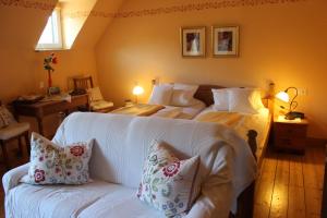 a bedroom with two beds and a couch in it at Winzerhof Gietzen in Hatzenport