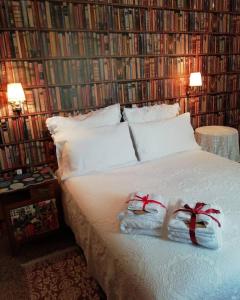 A bed or beds in a room at B&B L'Albero Di Antonia