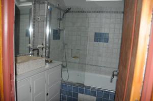 Koupelna v ubytování Gîte Mi Do + 13 fotografií