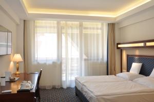 Posteľ alebo postele v izbe v ubytovaní Centrum Hotel