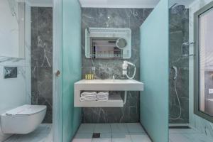 Ένα μπάνιο στο Dionysos Hotel & Suites