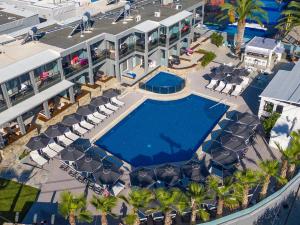 Πισίνα στο ή κοντά στο Dionysos Hotel & Suites
