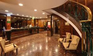 De lobby of receptie bij Hotel Hernán Cortés