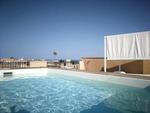 Bazén v ubytovaní Boutique Hotel Petit Sant Miquel alebo v jeho blízkosti