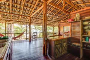 Galería fotográfica de Casa Verde + Contiki en Cabo Matapalo