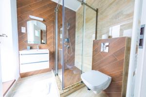 Ein Badezimmer in der Unterkunft Casa cu Nuc