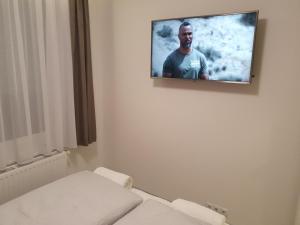 A television and/or entertainment centre at gyorapartman-TOP