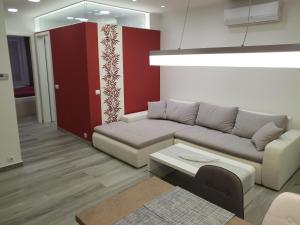 A seating area at gyorapartman-TOP